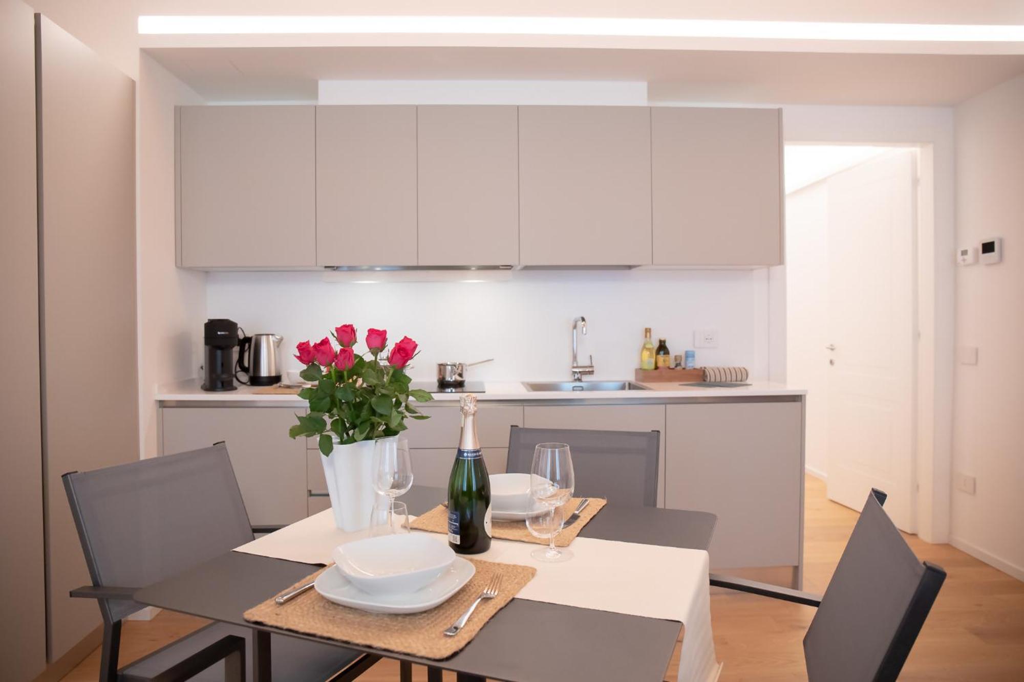Amendola City View Apartments Suite Romantica Como Exterior photo
